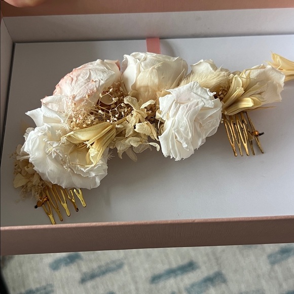 BHLDN x Les Couronnes de Victoire Preserved Floral Hair Comb Wedding Headpiece
